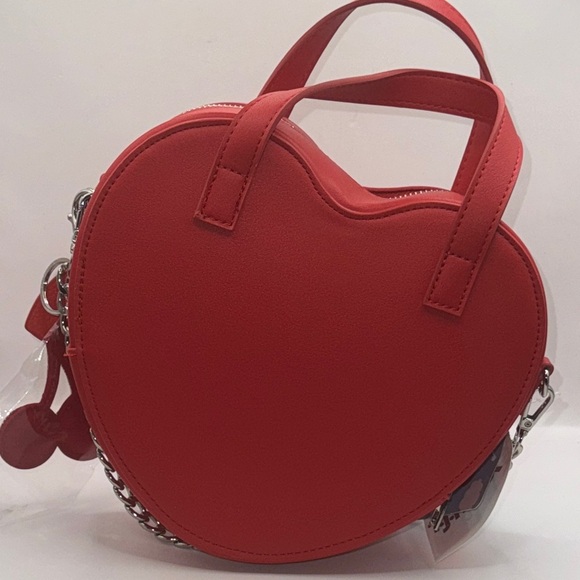 Red Heart-Shaped Bag - Picture 5 of 6